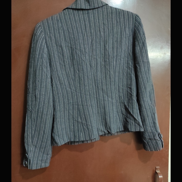 Grey Striped Blazer 🥂 - Picture 6 of 8